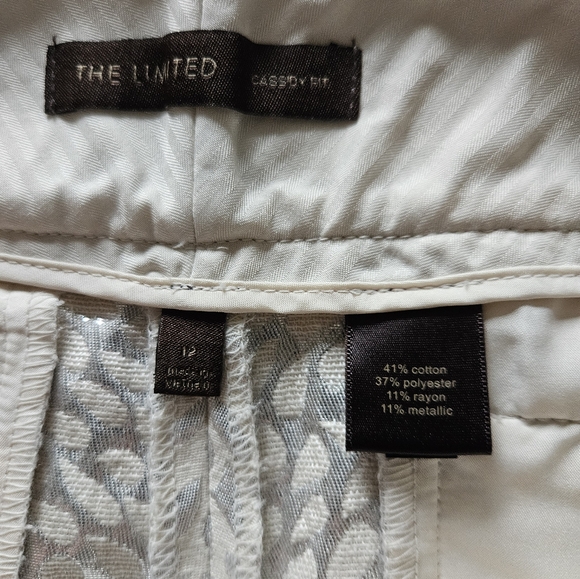 Limited Cassidy Fit Short - Picture 7 of 9